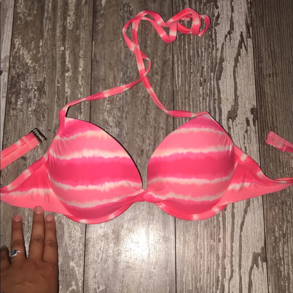 Women bathing suit top has never been worn!